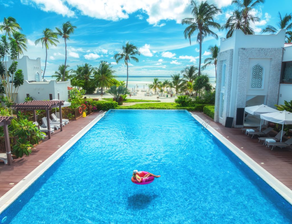 Piscinas Tradicionales con Estilo y Funcionalidad