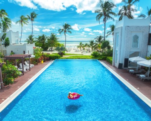 Piscinas Tradicionales con Estilo y Funcionalidad